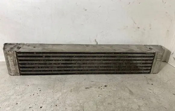 BMW 5 E60 E61 Intercooler radiator 7795823