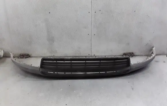 Front bumper lip