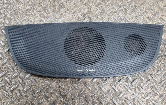 Volvo XC40 Dash center speaker trim cover 31651395