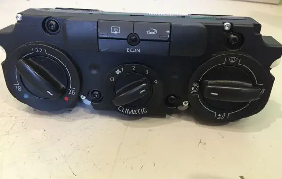 Volkswagen Golf V Climate control unit 1K0820045