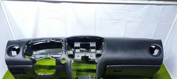 Nissan Pathfinder R52 Dashboard 