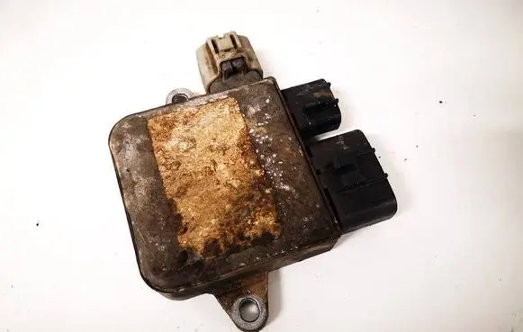 Tesla Model S Coolant fan relay 
