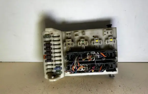Ford Mondeo MK II Fuse module 93BG14K150AD 93BG14K150 93BG14A073EE