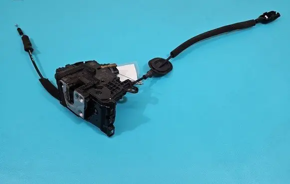 Renault Twingo III Rear door lock 825033289R IMPRK1466396