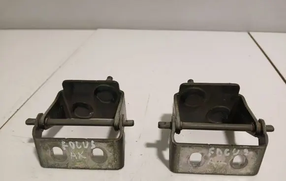 Ford Focus Tailgate/trunk/boot hinge AM51U42901