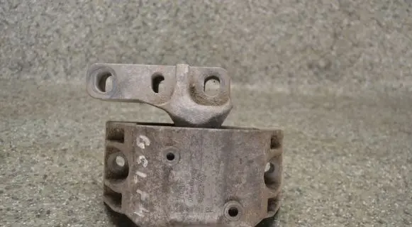 Volkswagen Golf IV Engine mount bracket 1J0199262BE HL3151410