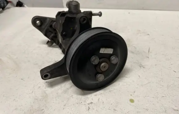 BMW X5 E70 Power steering pump 679646203