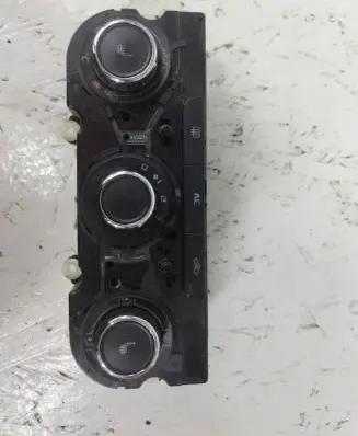 Skoda Octavia Mk2 (1Z) Climate control unit 3T0820047K 5HB00975221