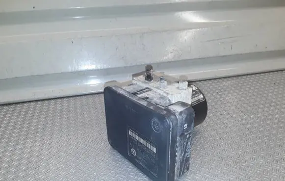 Volkswagen Golf IV ABS Pump 1J0614517J 1C0907379M
