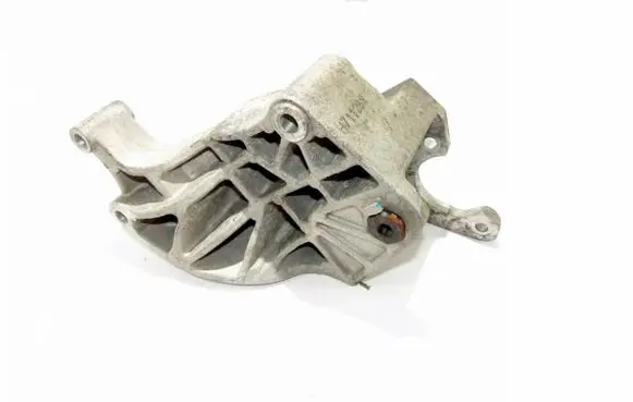 KIA Carens II Power steering pump mounting bracket H711282