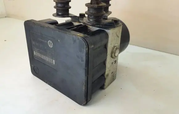 Volkswagen Golf VI ABS Pump 1K0907379AA 1K0614517T 21H6B08C68