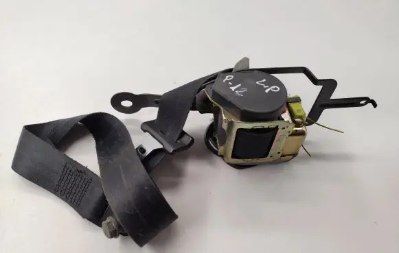 Nissan Primera Front seatbelt