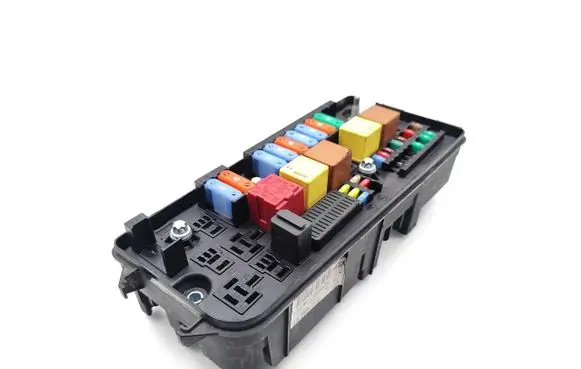 Opel Vectra C Fuse module 13205796 519175004