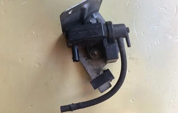 BMW 5 E60 E61 Turbo solenoid valve 7805391 07T317 70206301
