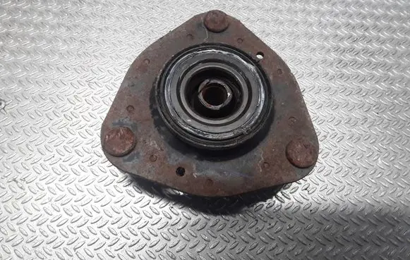 Toyota Avensis Verso Front upper strut mount 
