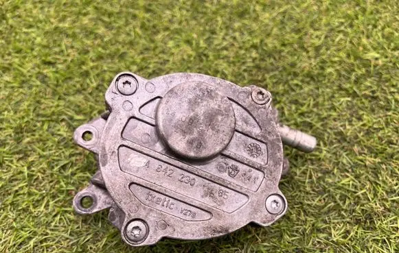Mercedes-Benz S W221 Vacuum pump A6422300165