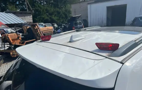 Jeep Grand Cherokee Tailgate/trunk spoiler 