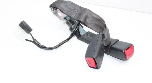 Lexus CT 200H Middle seatbelt buckle (rear) 
