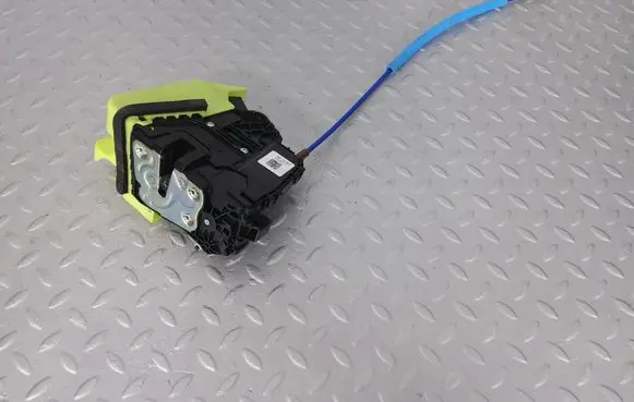 KIA Sportage Front door lock 81310R2020