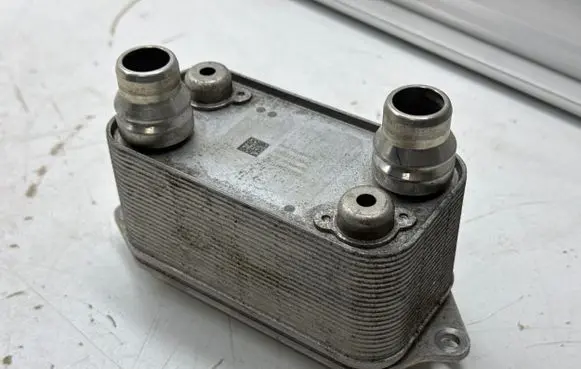 Tesla Model Y Engine oil radiator 109621500C