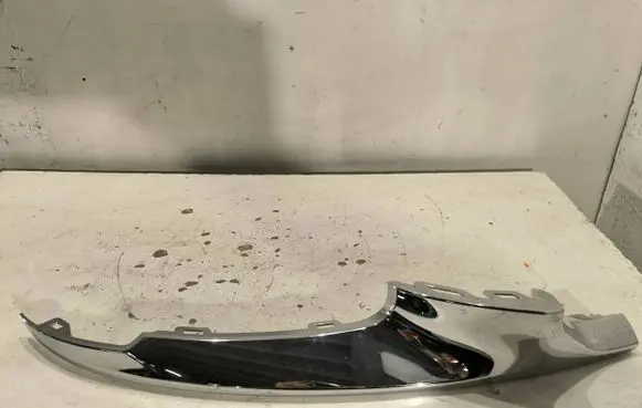 Jeep Grand Cherokee Front bumper corner part panel trim 4677139046