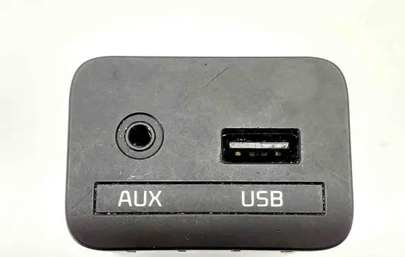 KIA Carens III AUX in-socket connector 96120A4000