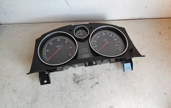 Opel Zafira B Speedometer (instrument cluster) 13243048