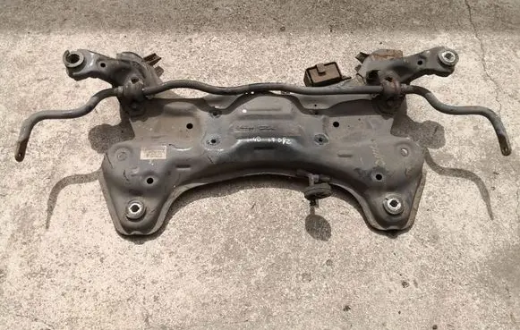 Hyundai i40 Front subframe 624013Z100