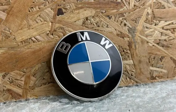 BMW 5 E39 Manufacturer badge logo/emblem 8132375