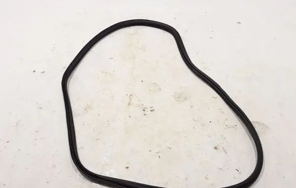 Trunk rubber seal (body)