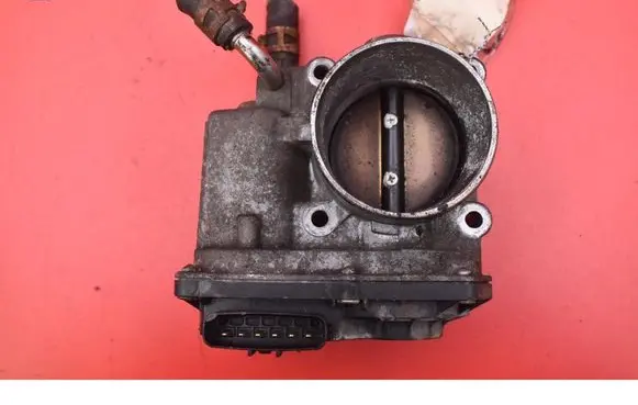 Toyota Corolla Verso E121 Throttle body valve 220300D011