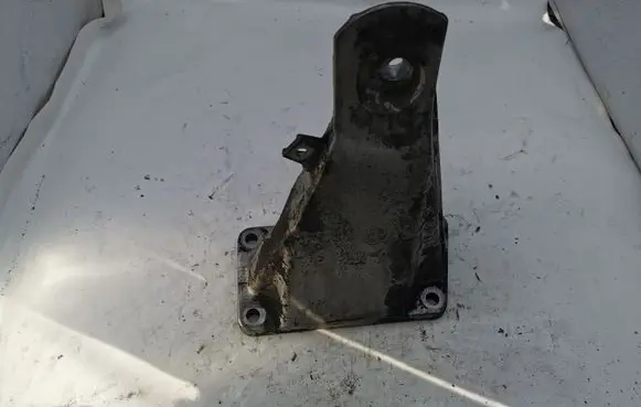 BMW 5 E60 E61 Engine mounting bracket 2211676115002 22116761150 73681310