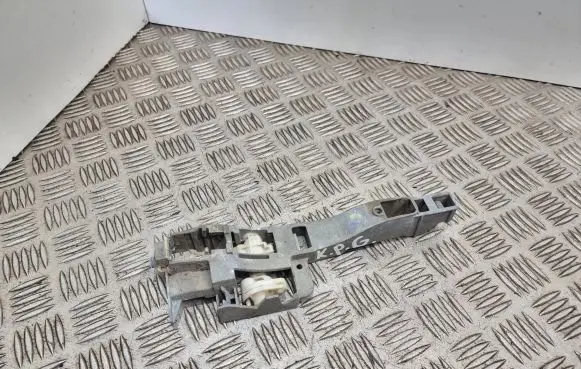 Rear door exterior handle/bracket
