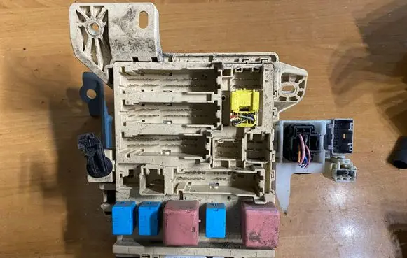 Toyota Avensis T250 Fuse module NN48GWP 080207