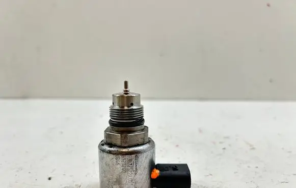 Mercedes-Benz Sprinter W906 Fuel pressure regulator 9307Z522A00