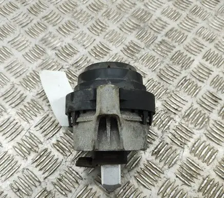 BMW 5 G30 G31 Engine mount bracket 6860492