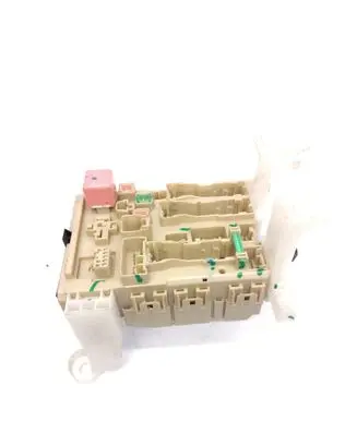 Toyota Avensis T270 Fuse module 8273005680 291712D09 50221K16