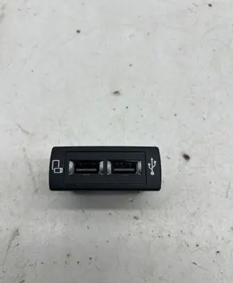 Mercedes-Benz Vito Viano W447 USB socket connector A4478200902 23844233