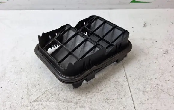 Nissan NV300 Quarter panel pressure vent 8200728288
