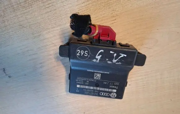 Volkswagen Touran I Gateway control module 1K0907530E 1K0907951