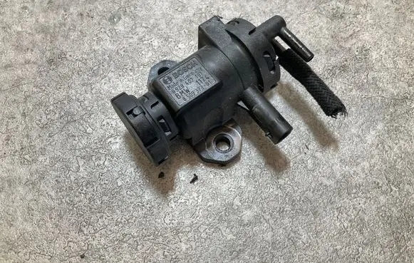 BMW 6 E63 E64 Turbo solenoid valve 0928402197 8509323