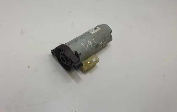 BMW 4 F32 F33 Seat adjustment motor 7325531 52107325531 0390204149
