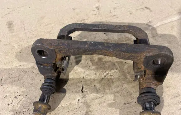 Nissan Qashqai Brake caliper pad carrier rear 