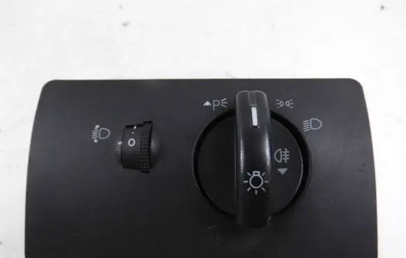 Ford Mondeo Mk III Light switch 1S7T13A024HB
