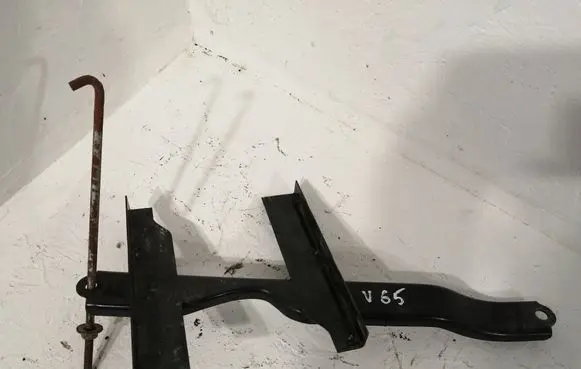Battery bracket