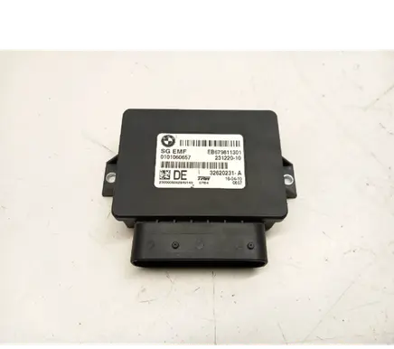 BMW 5 F10 F11 Hand brake control module 6798113 231220 32620231