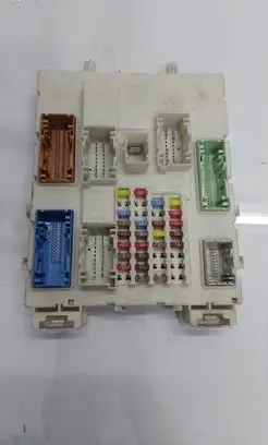 Volvo V40 Fuse module 31394963 8624184187