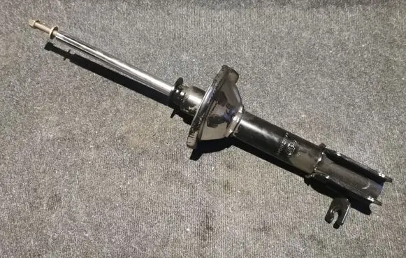 Mazda 323 Front shock absorber/damper B44528900
