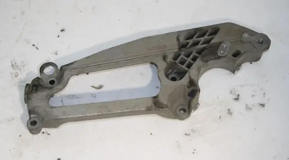 BMW i8 Engine mounting bracket 6856297