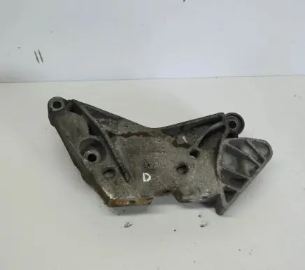 Skoda Octavia Mk2 (1Z) Engine mounting bracket 06J199207K